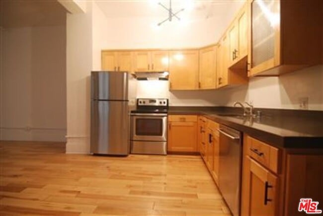 Building Photo - 108 W 2nd St