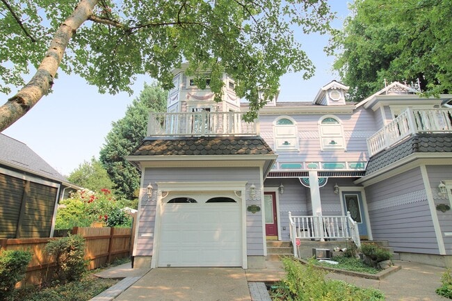 Building Photo - 1209 SE Sherrett St