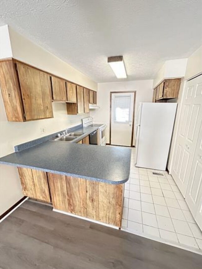 Building Photo - 5041 Belle Isle Dr