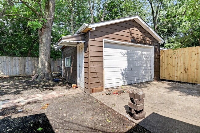 Building Photo - 9722 S Merrion Ave