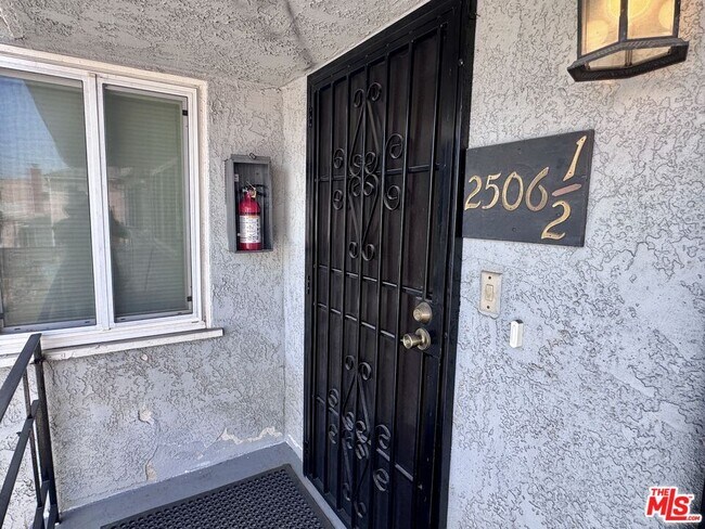 Building Photo - 2504 W 85th St