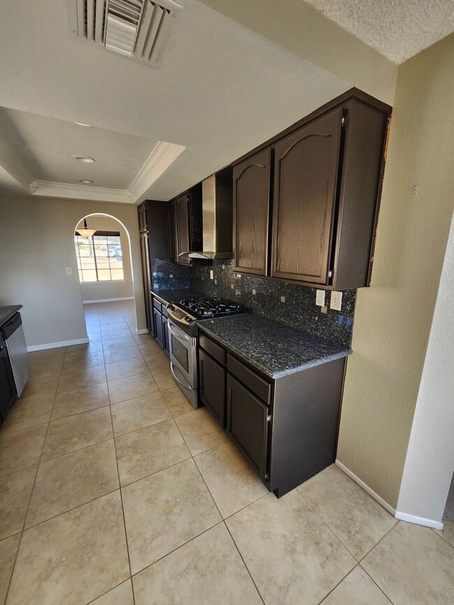 Building Photo - Charming Single-Story Home