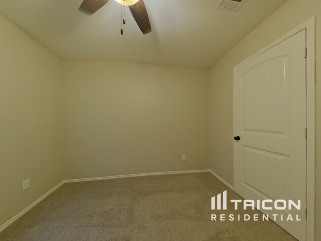 Building Photo - 413 Azalea Dr