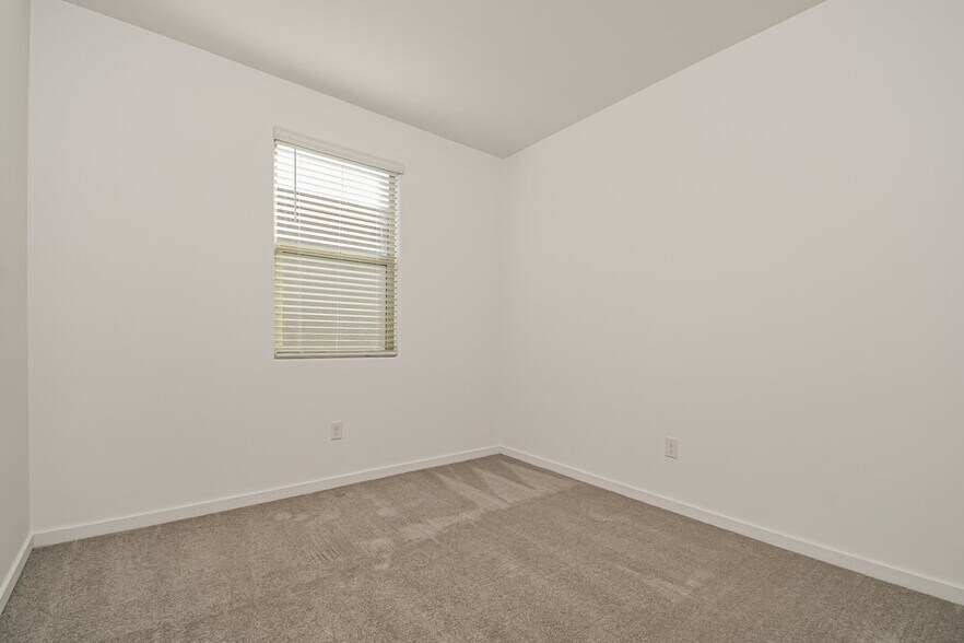 Building Photo - 10294 W Sumullen St