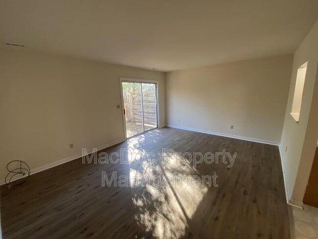 Building Photo - 16128 Clarence Ct