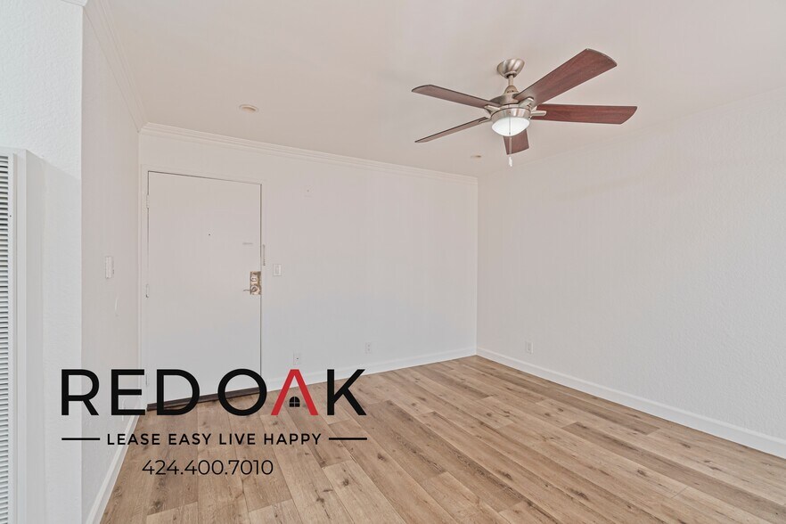 Building Photo - 4069 Oakwood Ave