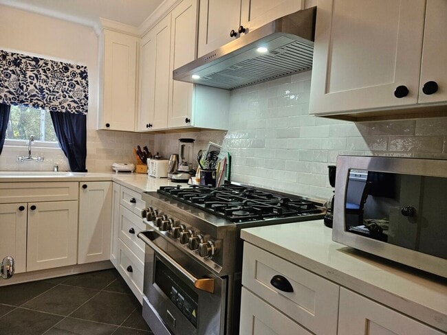 Building Photo - Charming 3 Bedroom Home in Southgate Neigh...