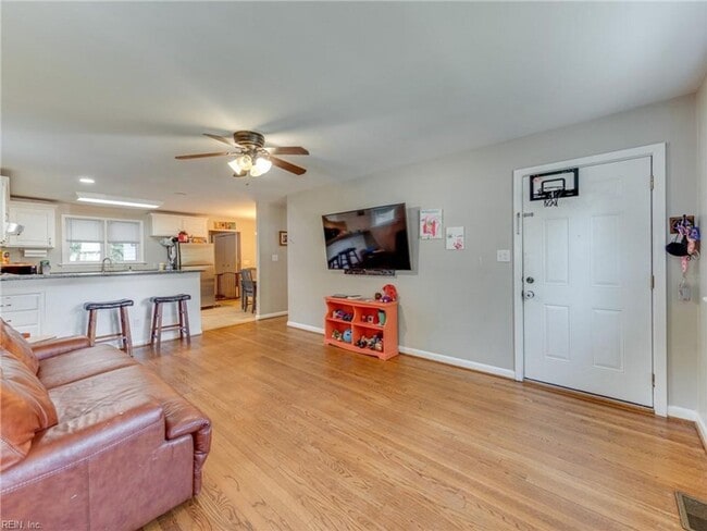 Building Photo - 3 bedroom /2 bathroom- Deer Park Grove