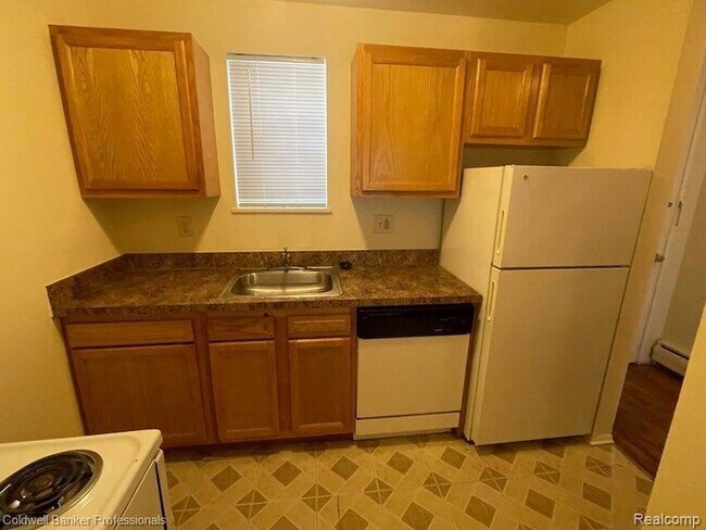 Building Photo - 4200 Rochester Rd