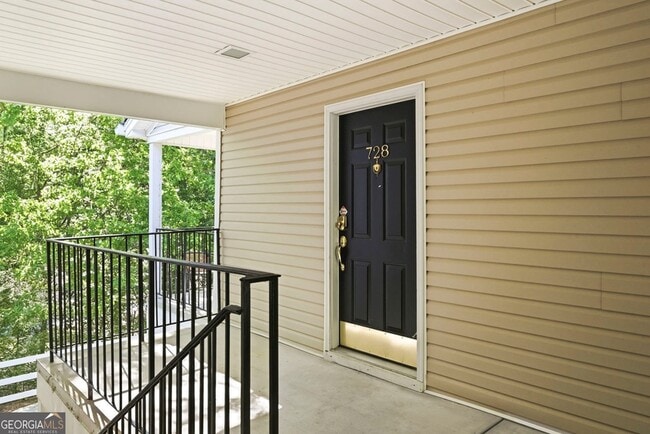 Building Photo - 728 Ridgefield Dr