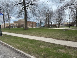 Building Photo - 818 Erie Ave