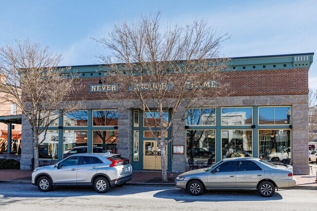 Building Photo - 440 Baroque Dr