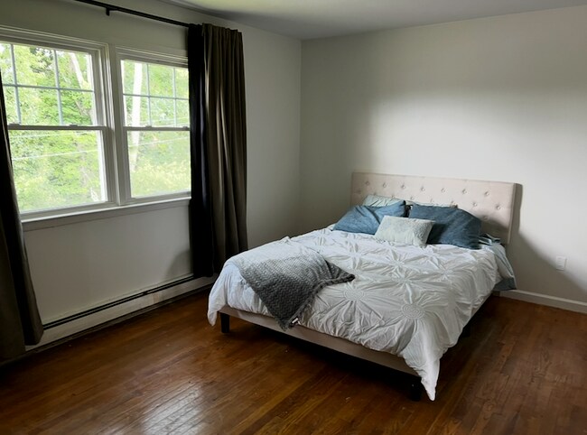 Building Photo - 136 N Chestnut St