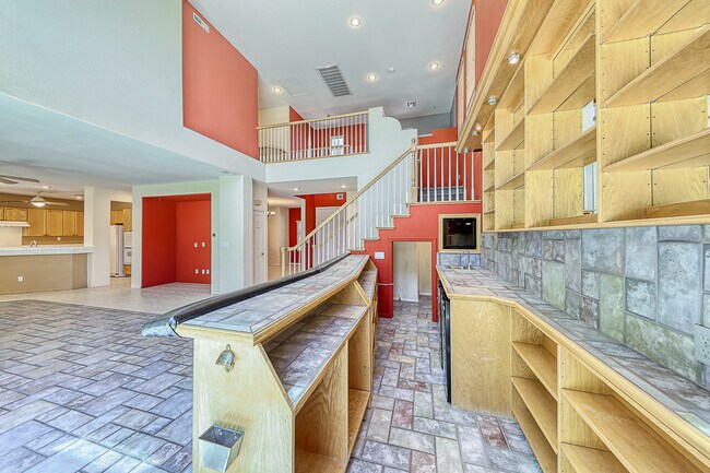 Building Photo - 2367 Thayer Ave