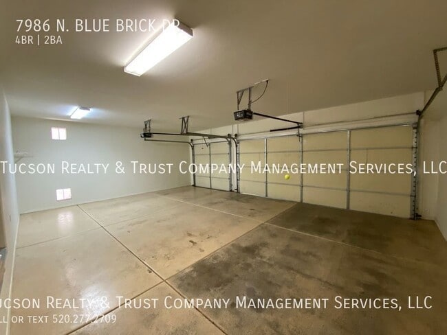 Building Photo - 7986 N Blue Brick Dr