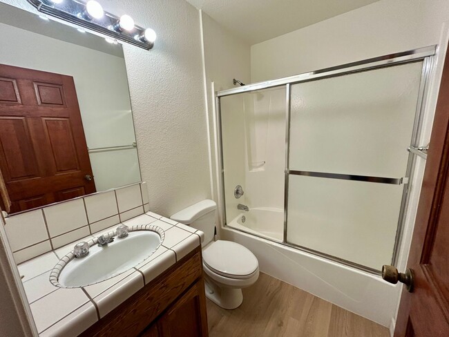 Building Photo - 2 Bedroom Duplex Close to Downtown Morgan ...