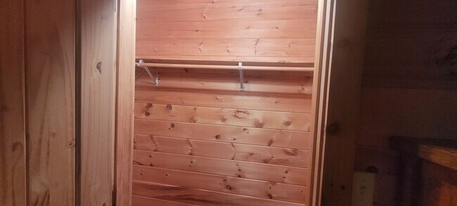 Building Photo - 2 Bedroom / 1 Bath Fully Furnished Cabin on 2 plus acres all utilities included - Surgoinsville TN