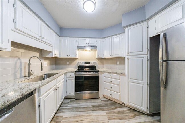 Building Photo - 27306 Plantation Dr NE