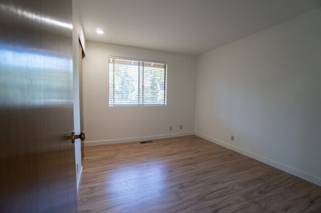 Building Photo - 16255 NE 165th St