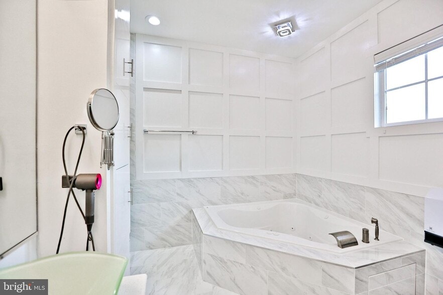 Building Photo - 21112 Sugarview Dr