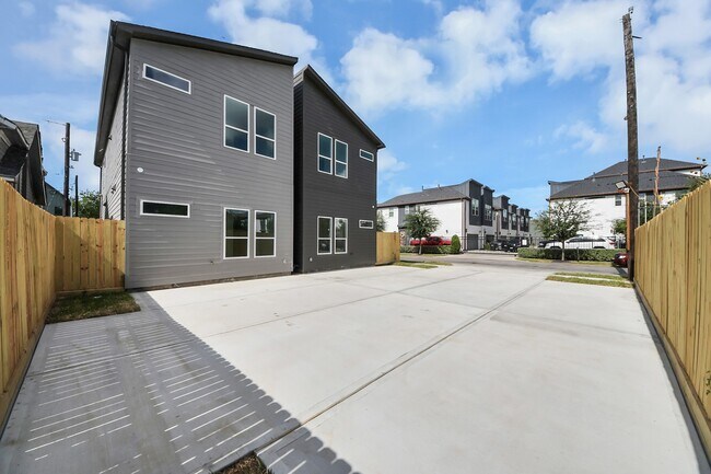 Building Photo - 4607 Gunter St