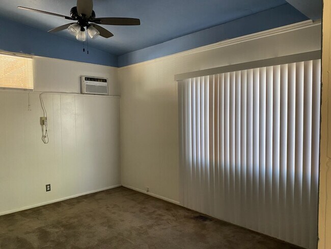 Building Photo - 1744 E Hedrick Dr