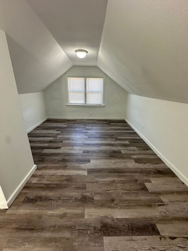 Building Photo - Perfect home right in Midtown