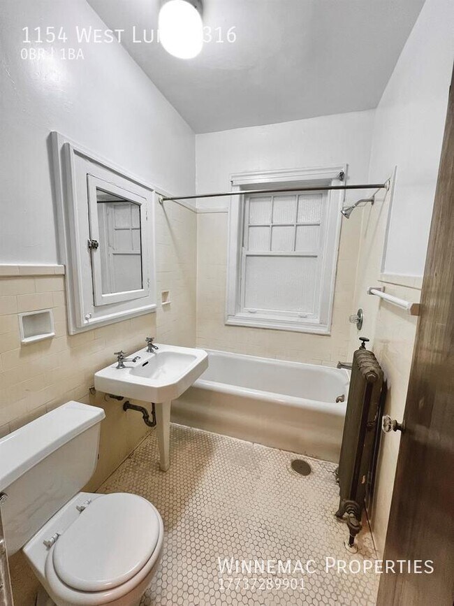 Building Photo - 1154 West Lunt-316