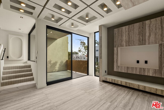 Building Photo - 1021 N Ogden Dr