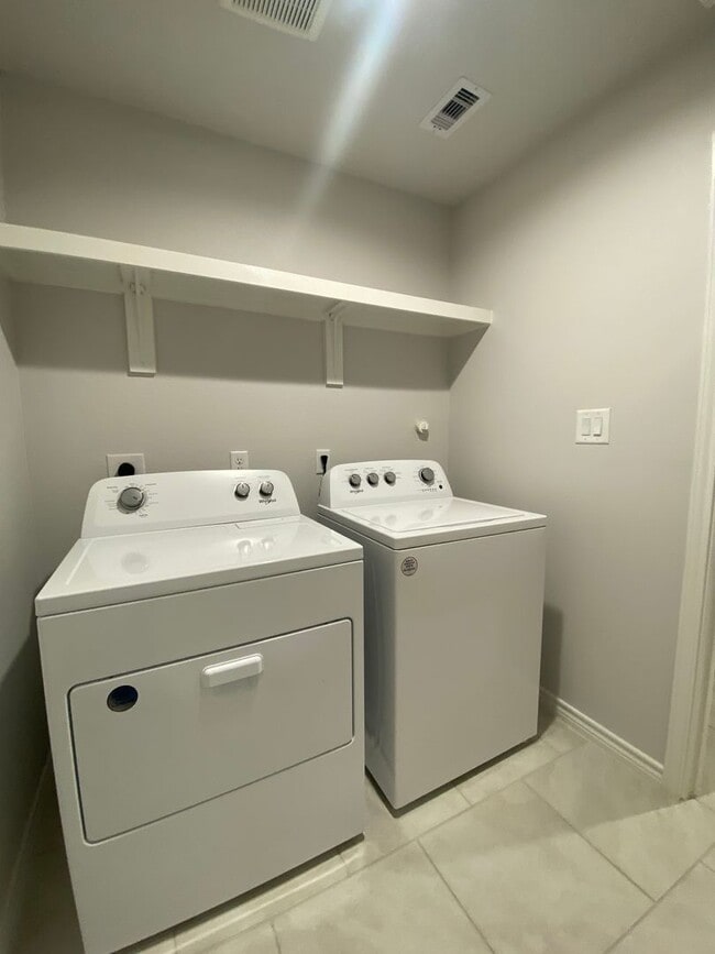 Building Photo - NEWER 4 BDRM HOME IN FLOUR BLUFF ISD!