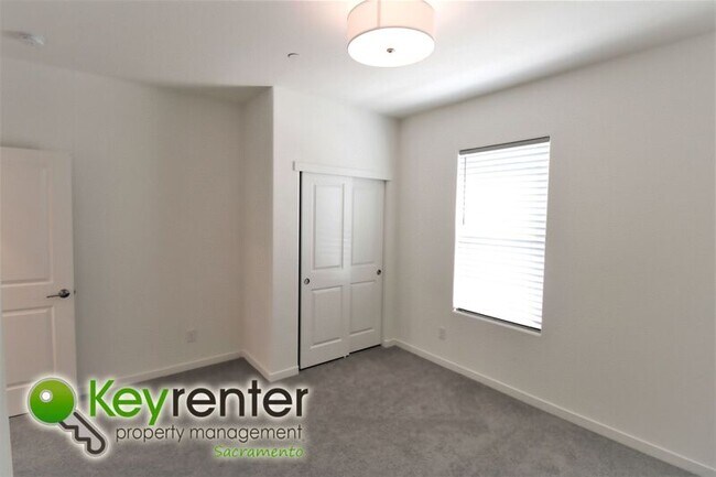 Building Photo - 4684 Flagstaff Dr
