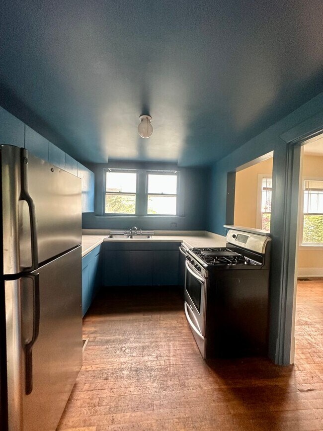 Building Photo - 505 Ingleside Dr
