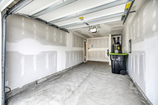 Building Photo - 103 S Grassland Rd