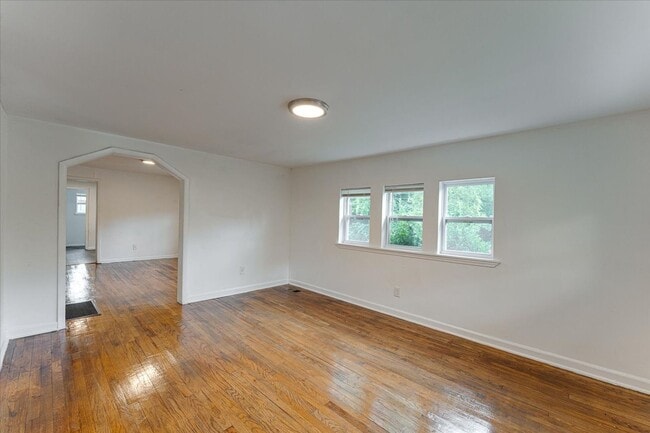 Building Photo - Charming Craftsman Bungalow — 727?N?Holly?...