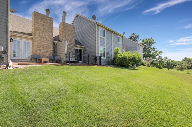 Building Photo - $2,895 - 3 Bed, 2.5 Bath Townhome with Fin...