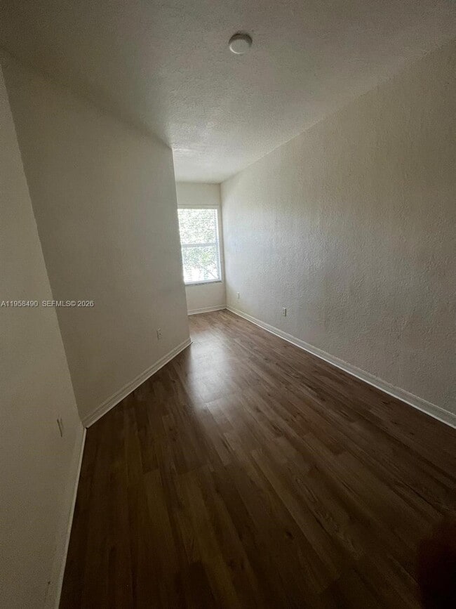 Building Photo - 1909 Hibiscus Ln