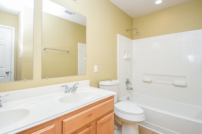 Building Photo - 402 New Hope Ln