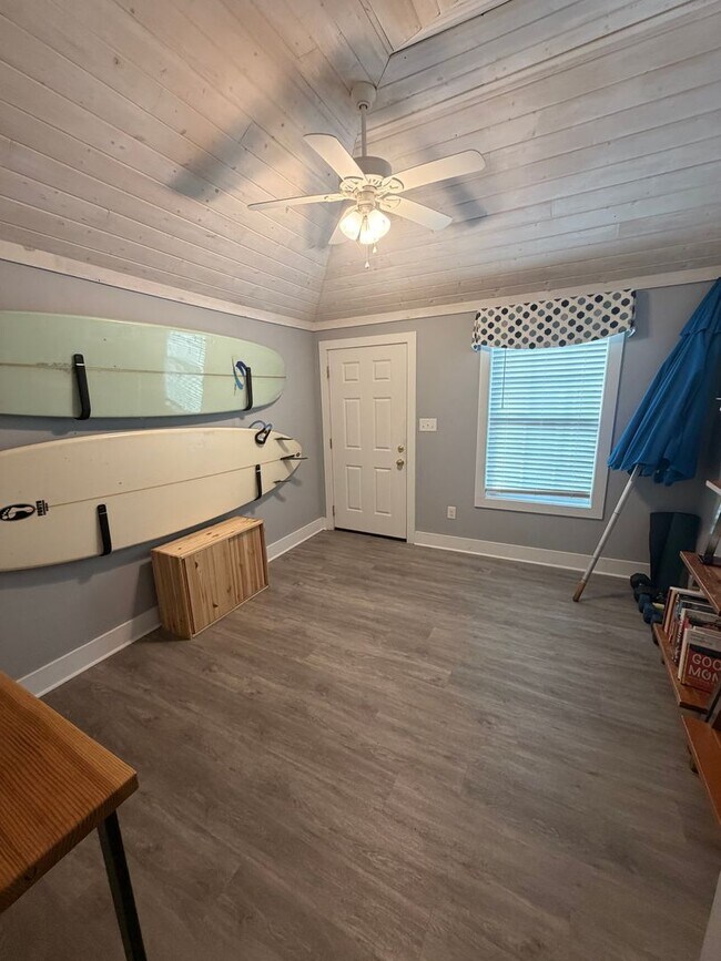 Building Photo - 3BR Beach House on 44th Street