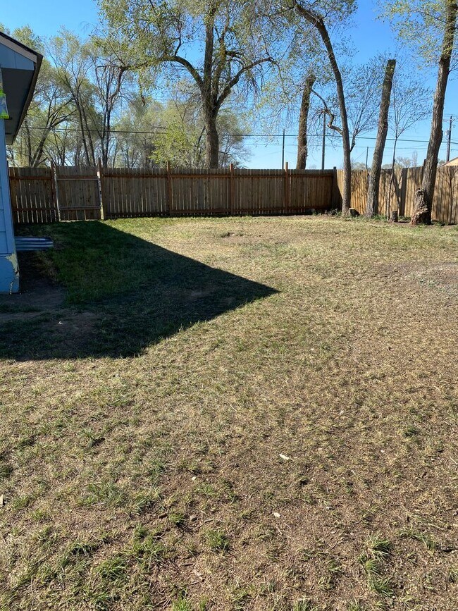 Building Photo - Pet Friendly Cozy 2 Bedroom on Mae Valley ...