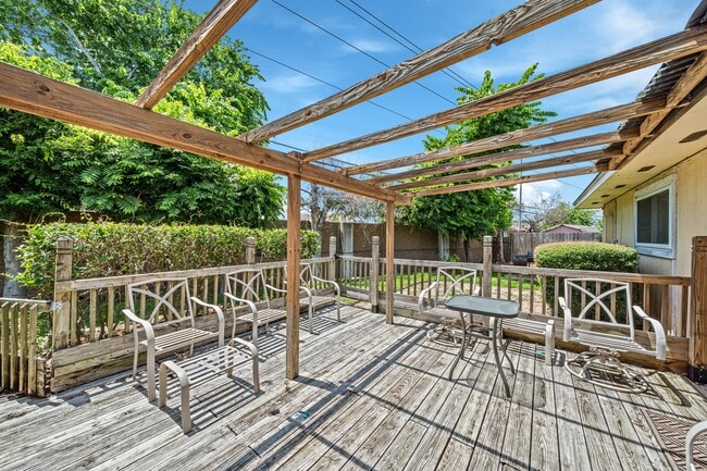 Building Photo - 13139 Birch Grove Dr