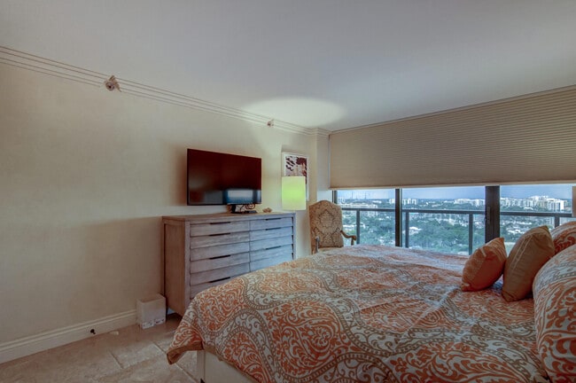 Building Photo - 250 S Ocean Blvd