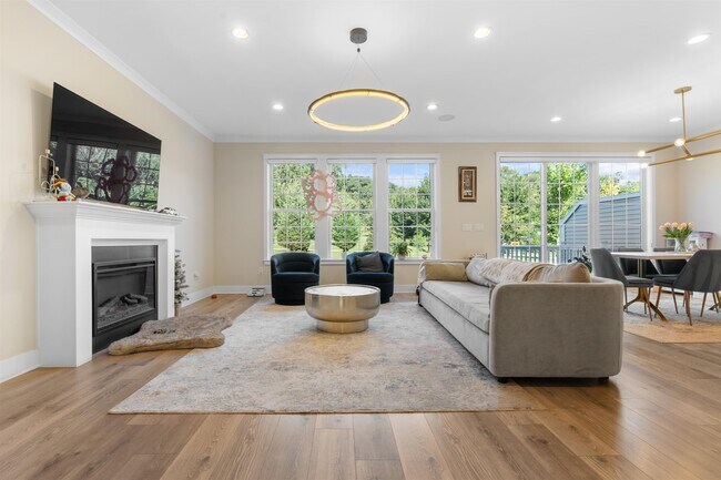 Building Photo - 4 Aspen Dr