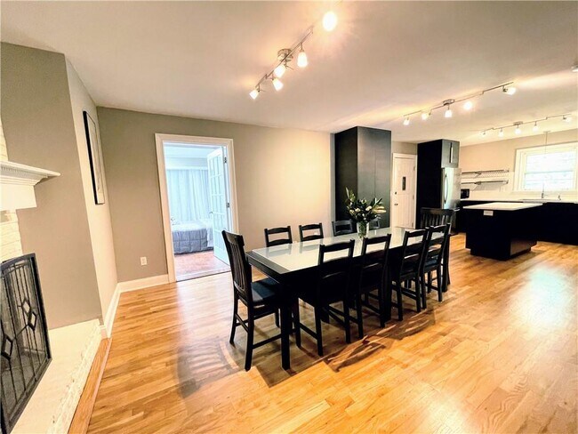 Building Photo - 1973 Desmond Dr