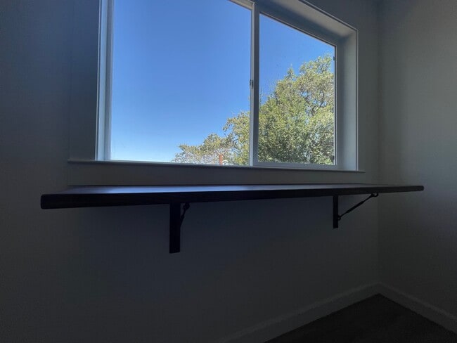 Building Photo - 252 Scenic Ave