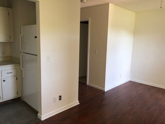 Building Photo - 2 bed 1 bath