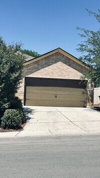 Building Photo - Beautiful 3 bedroom near Potranco!