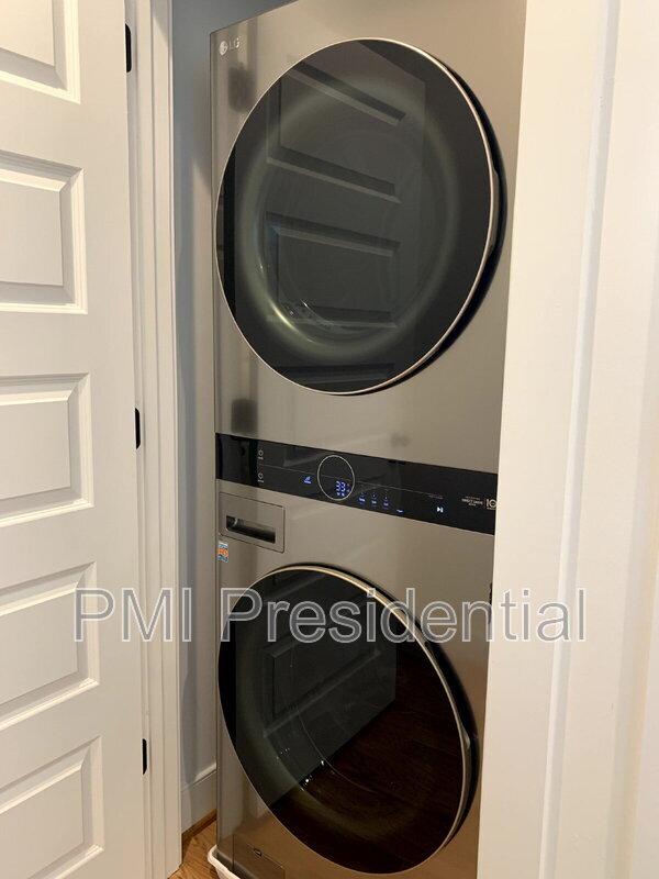 Building Photo - 1318 N 34th St