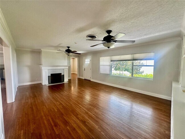 Building Photo - 1300 Lake Ariana Blvd