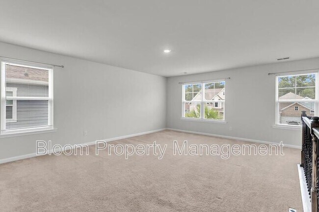 Building Photo - 227 Shortmarsh St