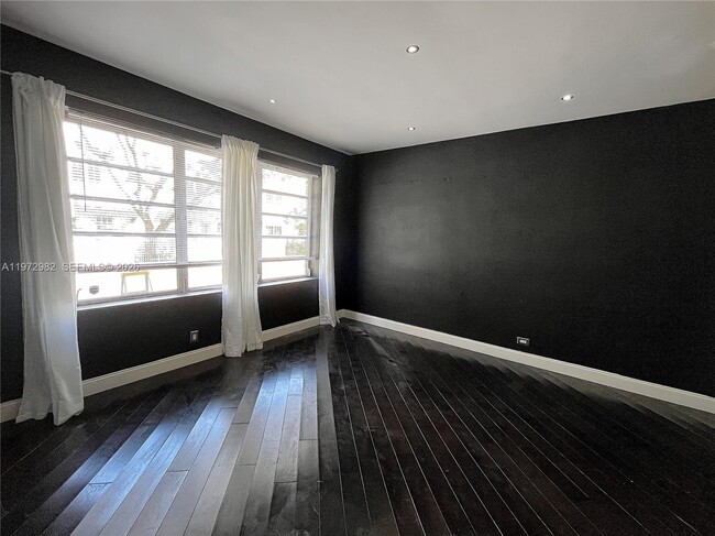 Building Photo - 742 12th St